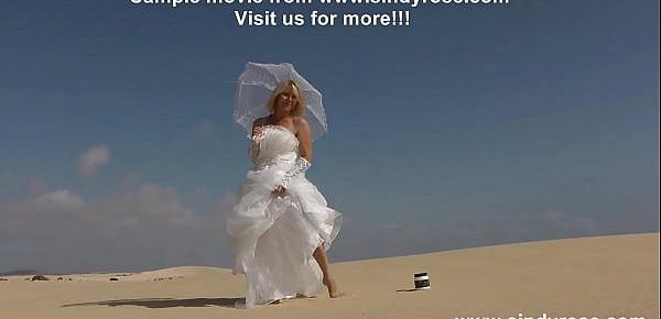  Sindy Rose the fisting bride in public on the dunes